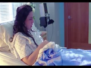Girlcore lesbisk sjuksköterskor ge tonårs patienten fullständig vaginal tentamen