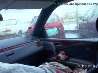 Włochate cipka rosyjskie diva pieprzy w the samochód w publiczne