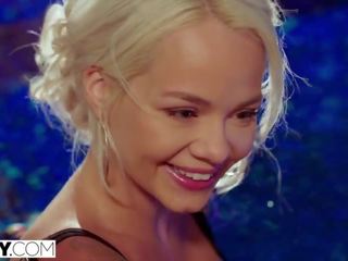 Tushy influence elsa est arrière pour un anal encore avec emilie adulte film vidéos