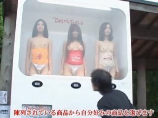 Japonesa muñeca consigue sorber coño machacados profundo